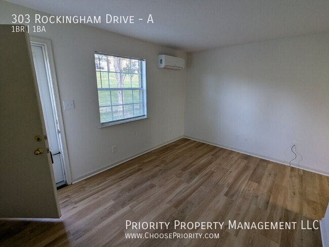 Foto del edificio - 303 Rockingham Dr