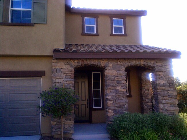 Building Photo - 935 Waverly Pl
