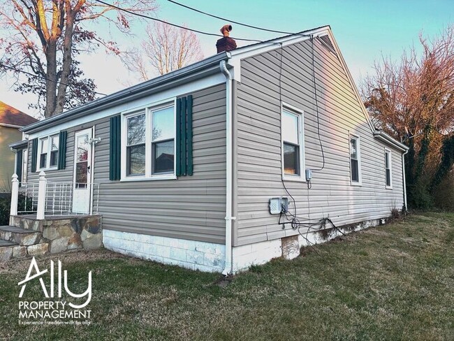 Building Photo - 307 Stonewall Ave