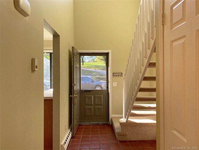 Foto del edificio - 377 Glenbrook Rd