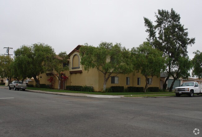 Building Photo - 1201 Donax Ave Apartments