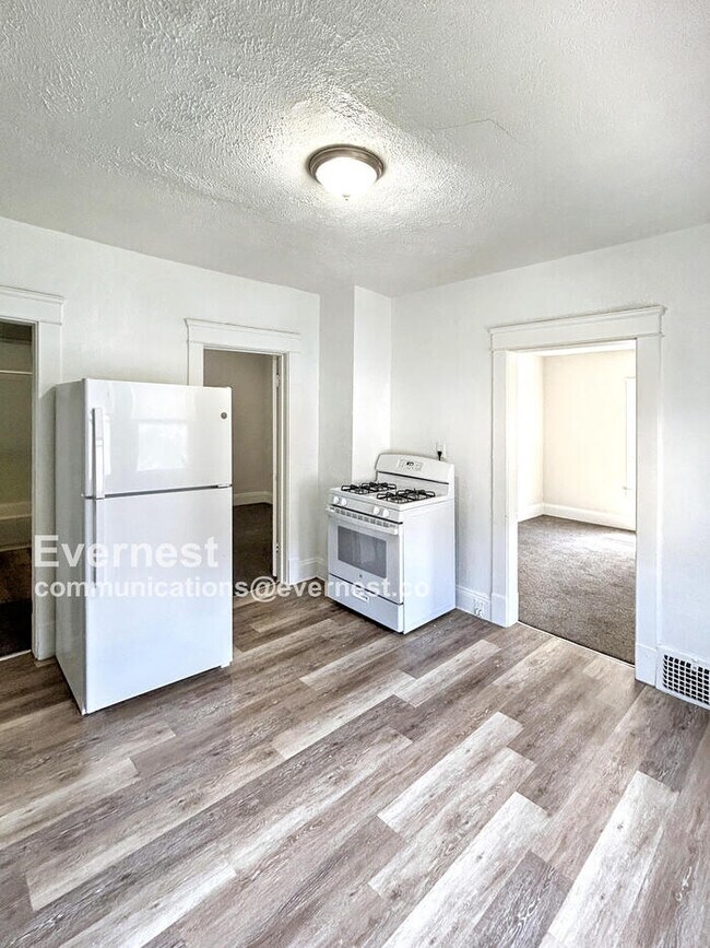 Foto del edificio - 3992 E 52nd St