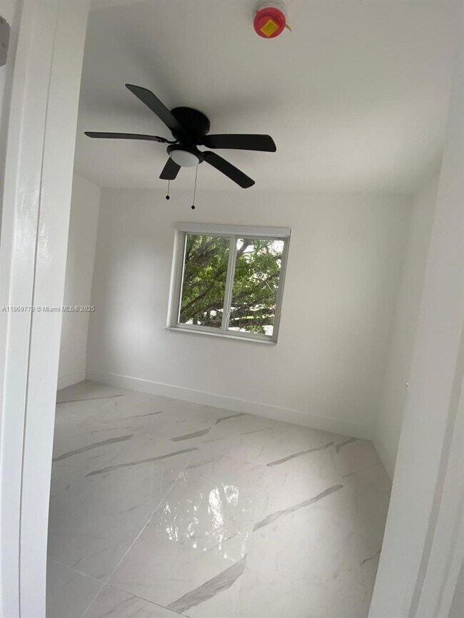 Building Photo - 1015 S 17th Ave