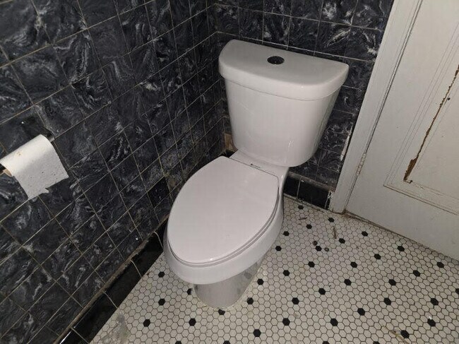 Foto del edificio - 9120 Winthrop St