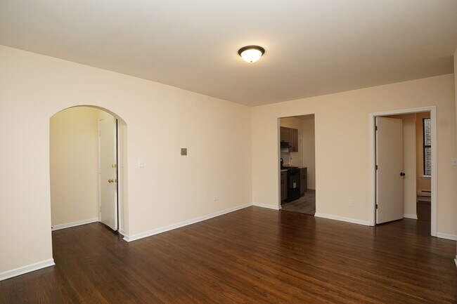 Building Photo - Recently Renovated 2bed in the heart of Lo...