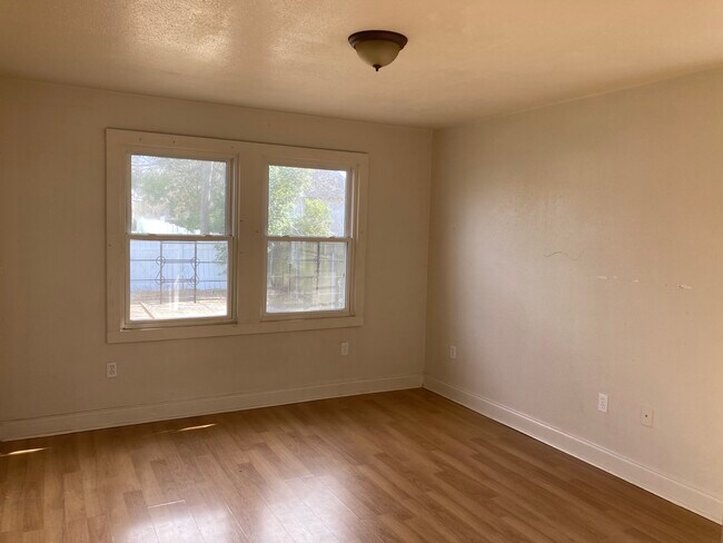 Bedroom - 4923 Western St