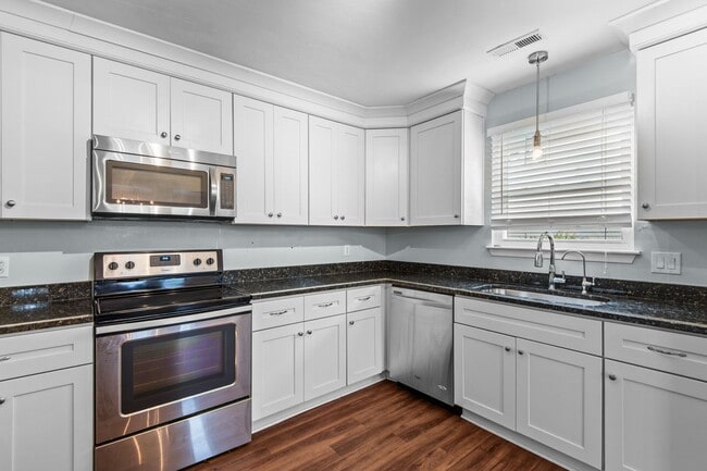 Building Photo - Ocean Lakes Virginia Beach Home