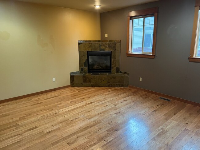 Foto del edificio - GORGEOUS, Spacious 3 bedroom, 2.5 bath condo