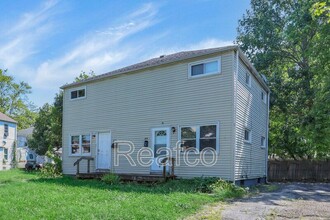 Building Photo - 900 Racine Ave
