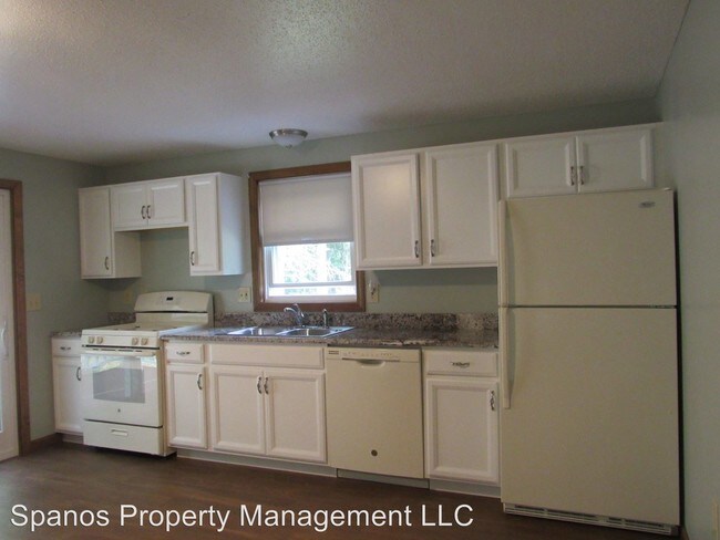 Building Photo - 2 br, 1.5 bath House - 65B Speare Rd.