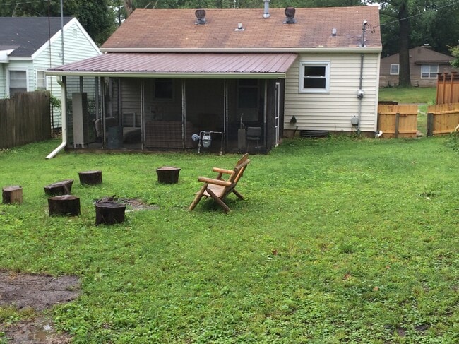 Foto del edificio - 1028 E Maxwell Ln