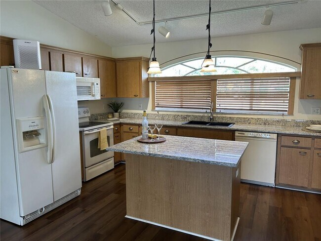 Foto del edificio - 2877 56th Ave Cir E