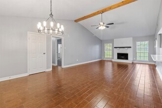 Building Photo - 210 Pecan Valley Ct