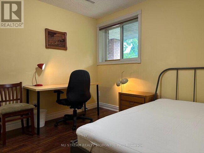 Photo du bâtiment - 115 Briggs Ave