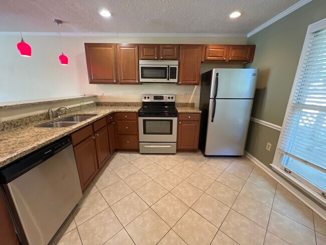 Foto del edificio - 2 Bedroom Apartments/Townhomes in Five Poi...