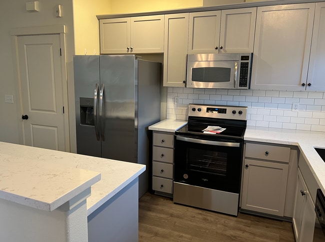 Foto del edificio - 635 NE Garswood Ln