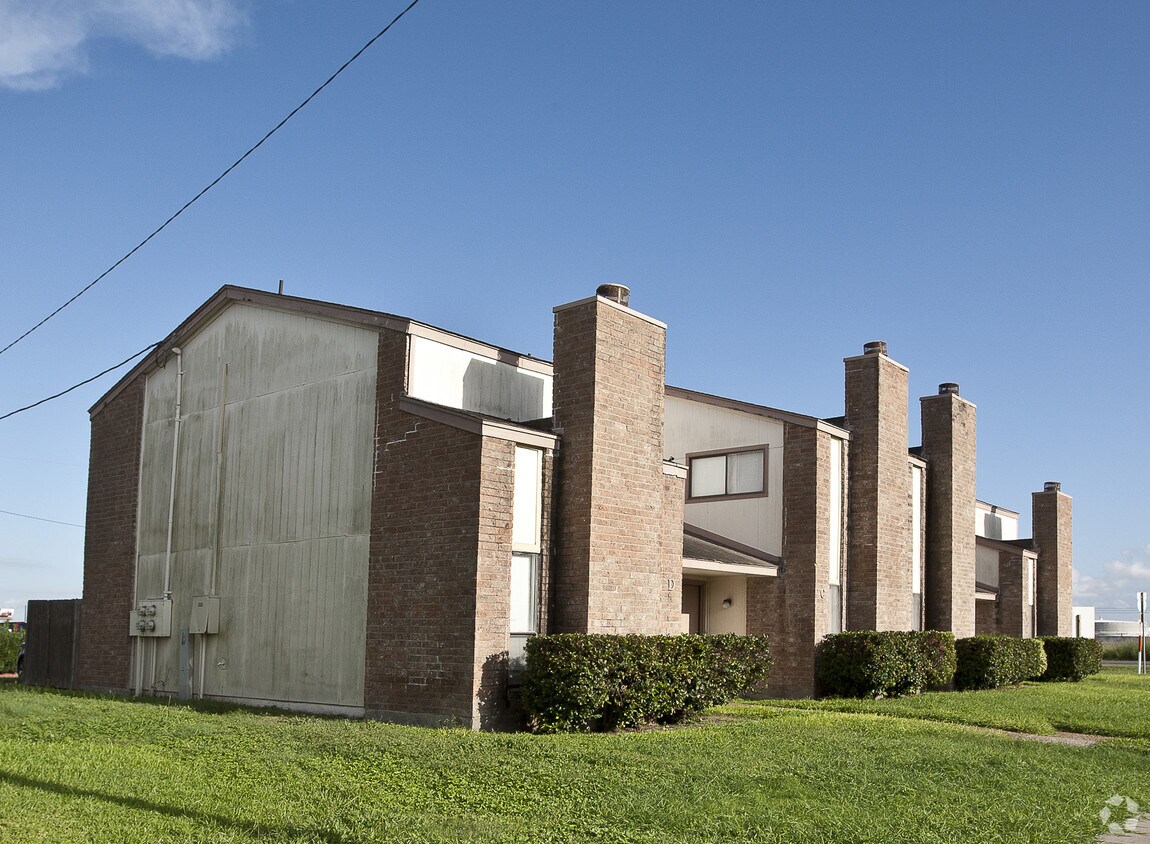 Sunray Townhomes Apartments 2701 Sunray Cir Corpus Christi, TX