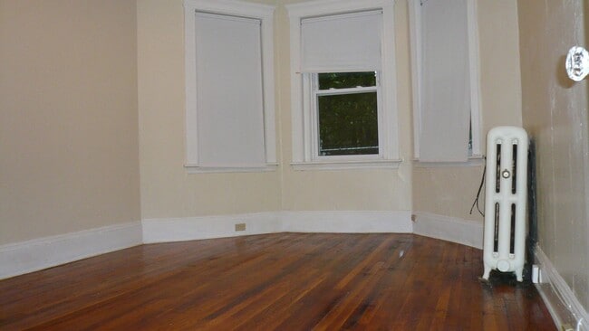 Packards Corner 3 bed split Heat Hw Inc NO FEE Students ok - Packards Corner 3 bed split Heat Hw Inc NO FEE Students ok House