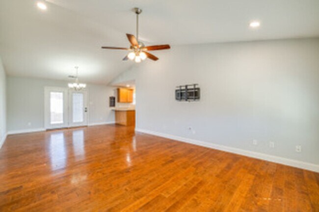Foto del edificio - Knoxville 37918 - 3 bedroom, 2 bath, ONE L...