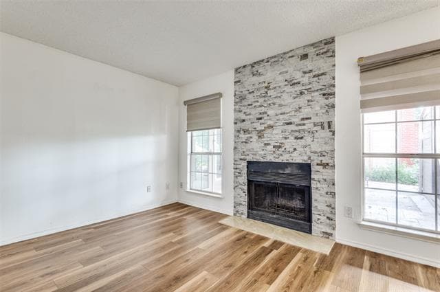 Building Photo - 1410 Meadowood Village Dr