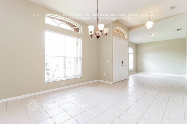 Building Photo - 10130 Queens Park Dr