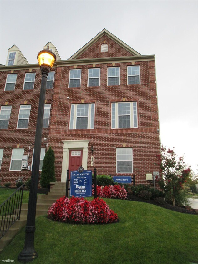 Primary Photo - 3 br, 2.5 bath Townhome - 601 Waveland Ave