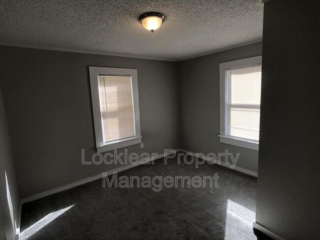 Building Photo - 1098 Woodstock Ave