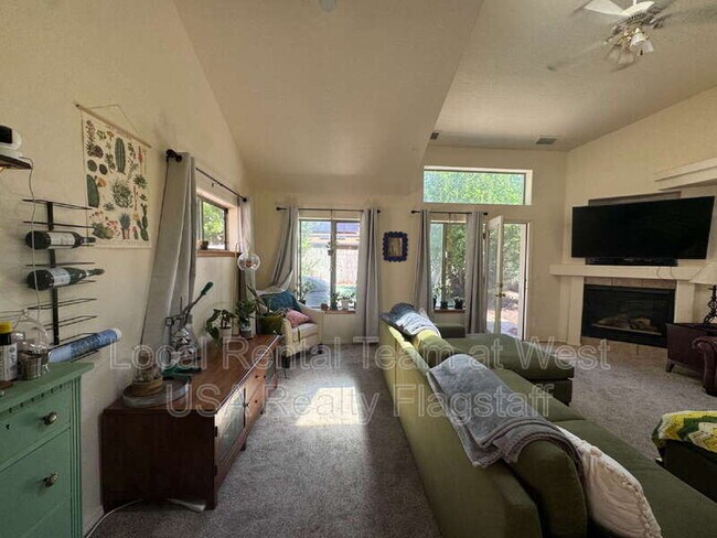 Foto del edificio - 1742 N Blue Spruce Cir