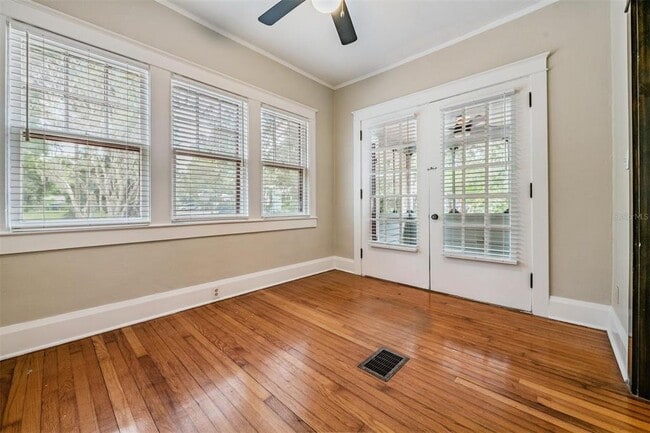 Foto del edificio - 1000 E Crenshaw St