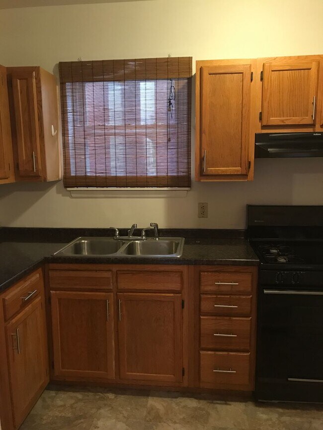 Foto del edificio - UPDATED SQUIRREL HILL HOUSE, AMAZING LOCATION AVAILABLE AUGUST 2025!