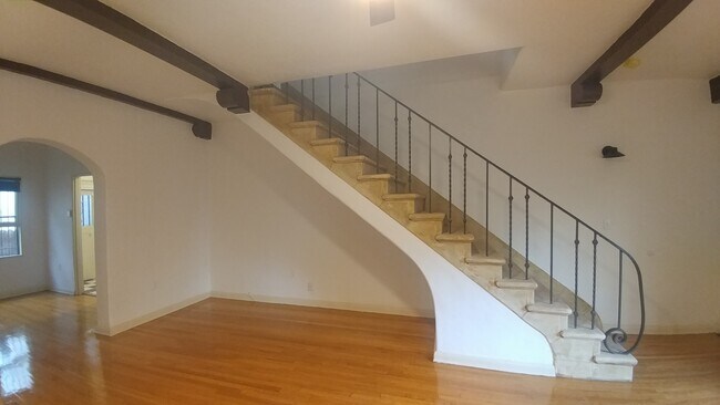 Foto del edificio - 6058 Whitworth Dr