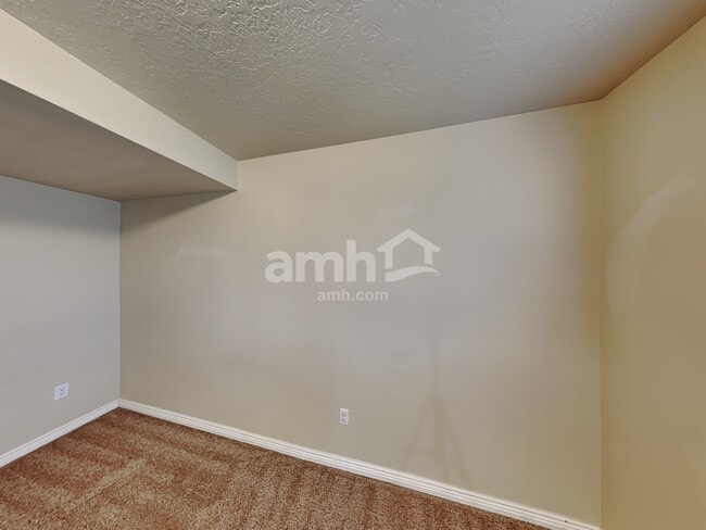 Building Photo - 5252 S 4300 W