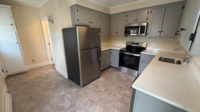Foto del edificio - Lovely, 2 Story Apartment Triplex within W...
