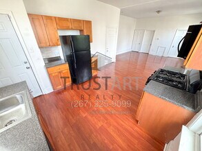 Building Photo - 501 S 49th St