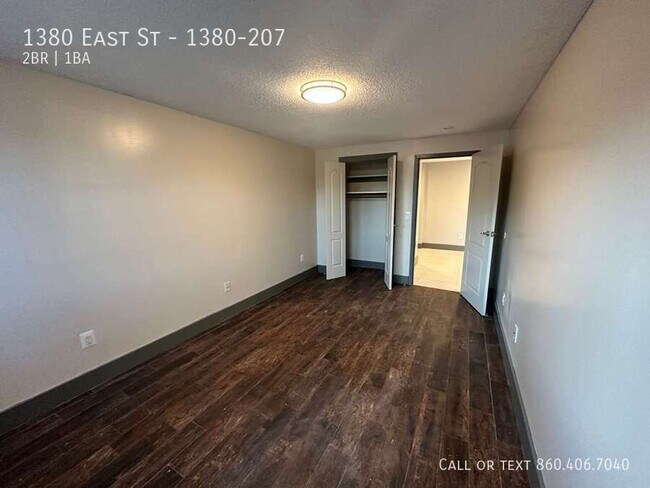 Foto del edificio - 1380 East St