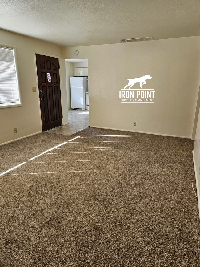 Foto del edificio - North Boise Duplex w/2 beds, 1bath, W/D, and Covered Parking