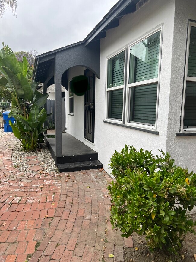 Foto del edificio - 6546 Hazeltine Ave