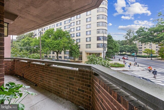 Foto del edificio - 4444 Connecticut Ave NW