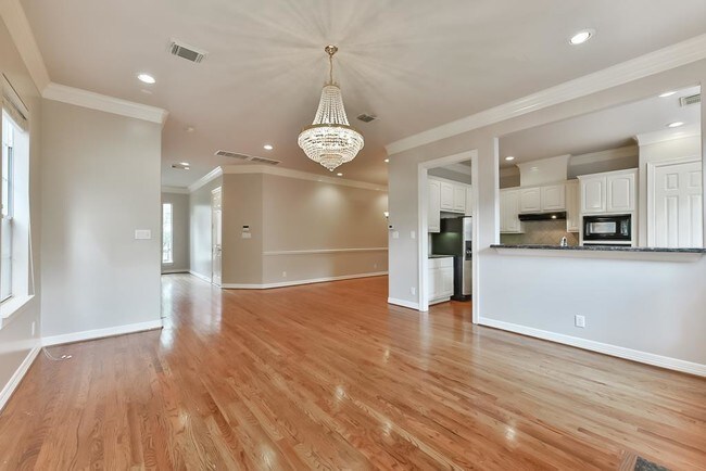 Building Photo - 5710 Beverly Hills Walk