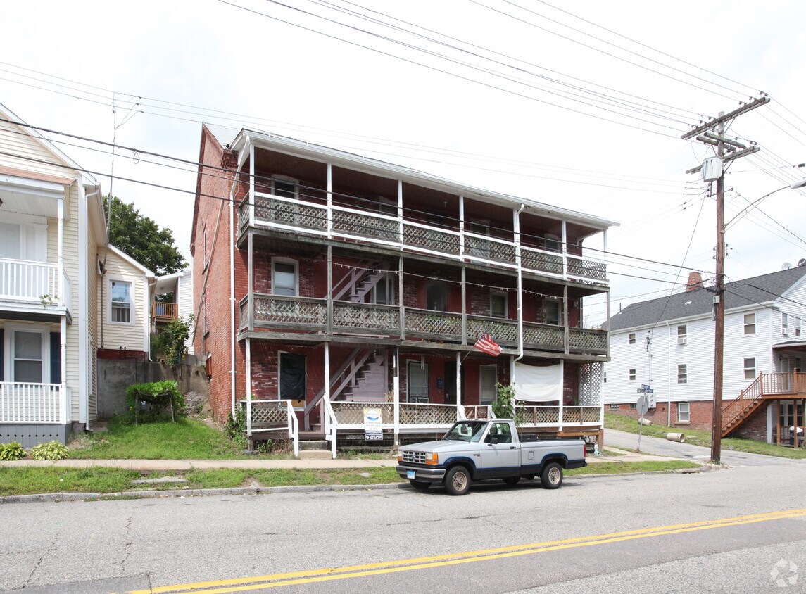Building Photo - 562 N Main St