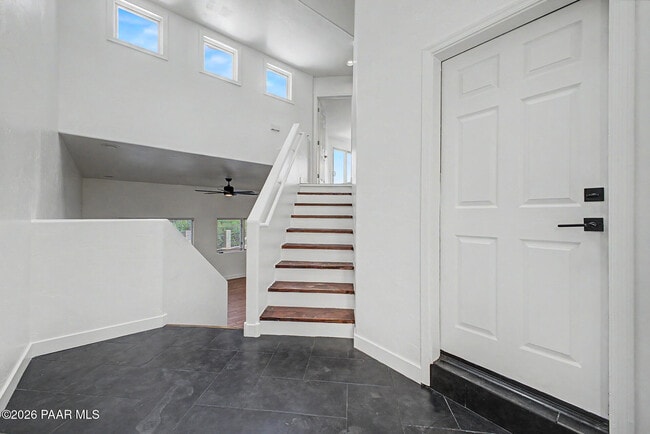 Building Photo - 504 S Stephanie Loop