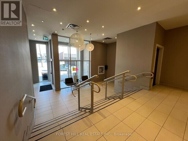 Photo du bâtiment - 15277-15277 Yonge St