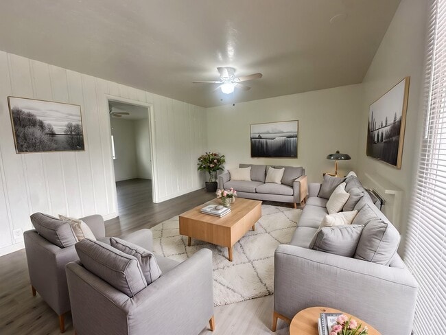 Building Photo - 951 N Redwood Rd
