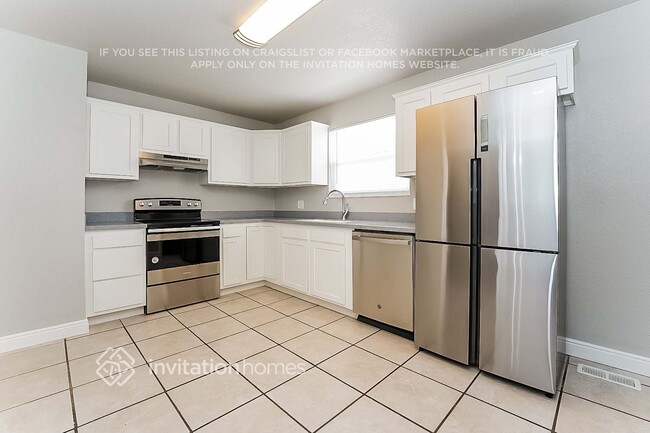 Building Photo - 5561 Xanadu St