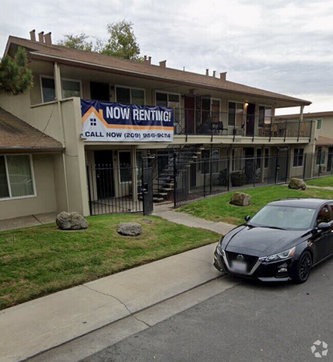 A closer look at Penthouse Apartments With Walk-In Closet