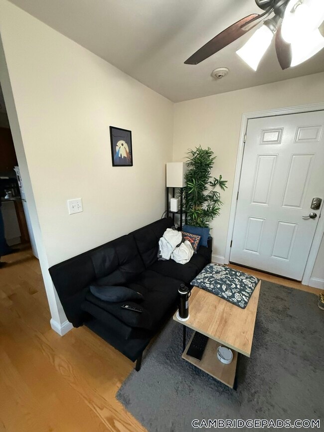 Foto del edificio - 1054 Cambridge St