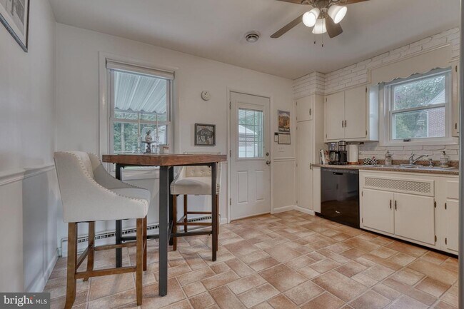 Foto del edificio - 5809 Pine Hill Dr