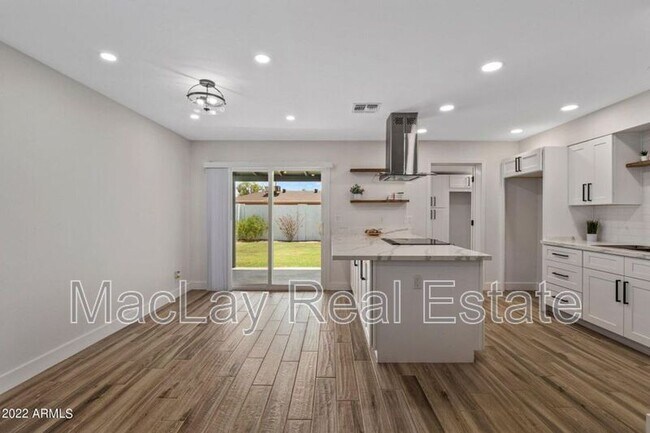 Building Photo - 409 N Arrowhead Dr