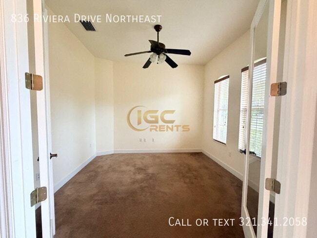Foto del edificio - 836 Riviera Dr NE