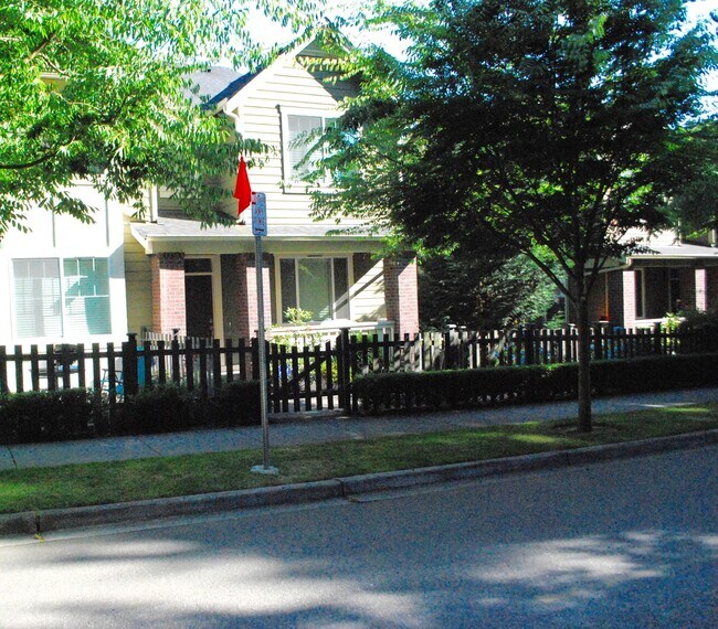 Foto del edificio - Townhome in Bothell, Great Location!!